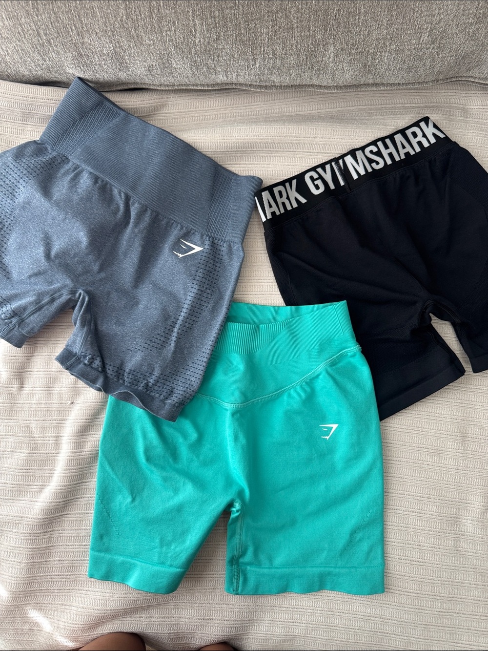 Gymshark short bundle (3) size small